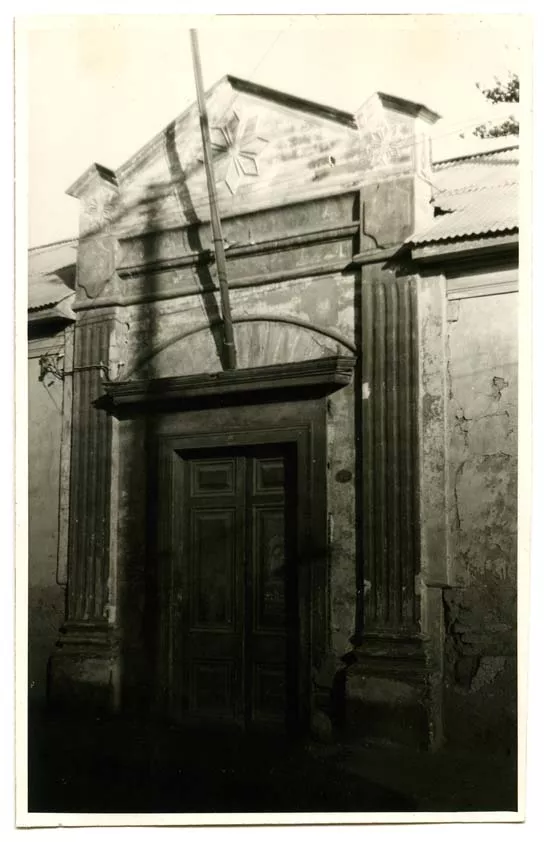 Puerta antigua Eduardo de La Barra entre O'Higgins y Cienfuegos