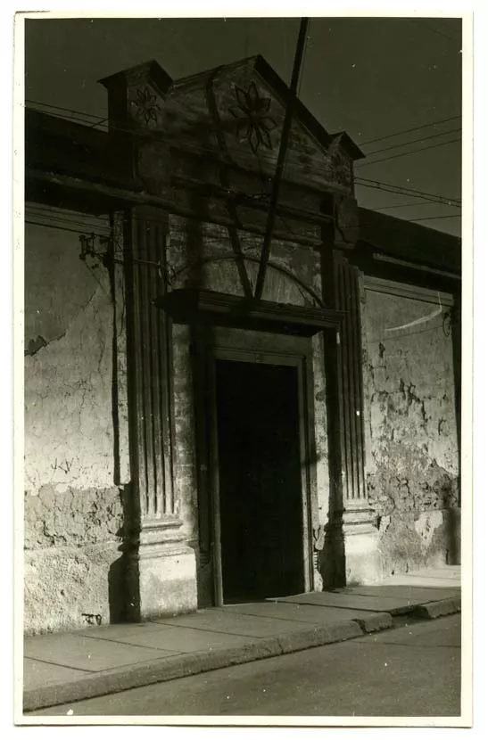 Puerta antigua Eduardo de La Barra entre O'Higgins y Cienfuegos