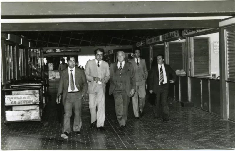 Visita de autoridades a terminal de buses de La Serena, 1980