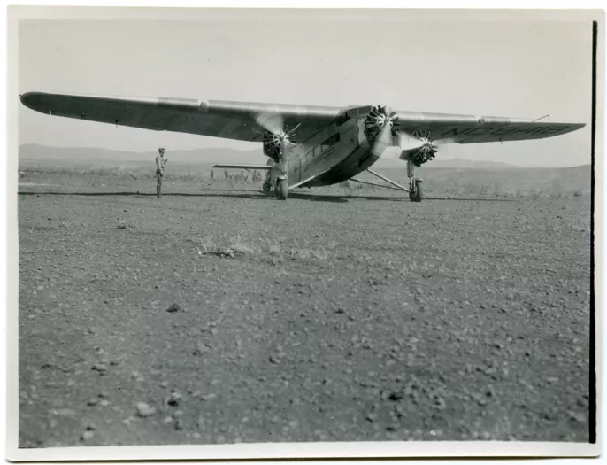 Avión trimotor en aeródromo de Ovalle, 1930