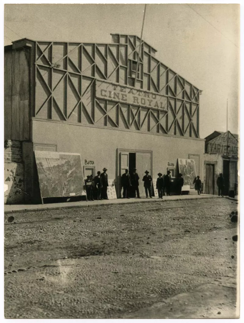 Fachada del teatro cine Royal y teatro variedades de La Serena