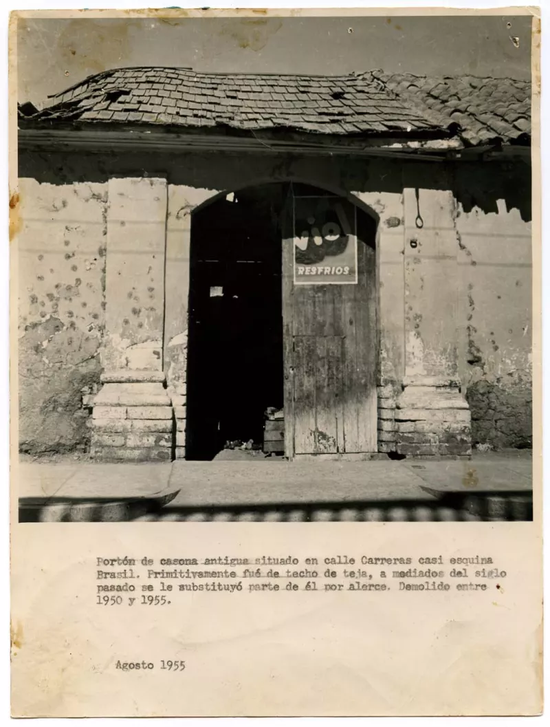 Portón de antigua casona en La Serena