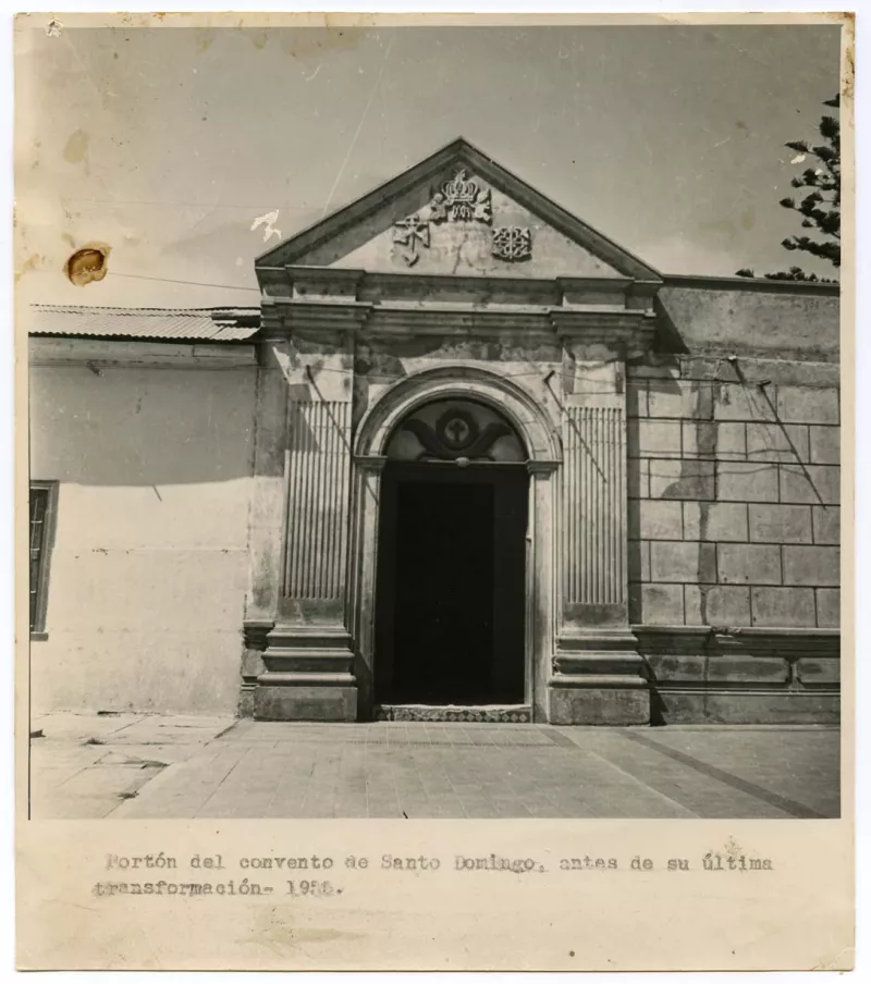 Portón del convento Santo Domingo de La Serena, 1955