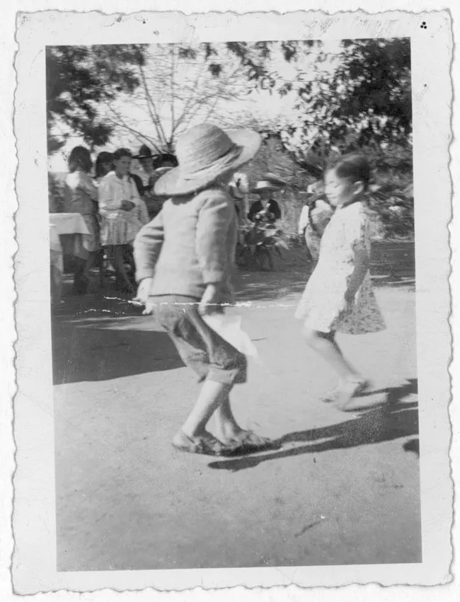 Niños bailando cueca