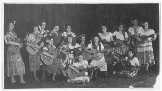 Conjunto femenino de guitarra