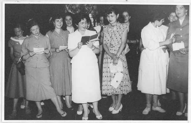Grupo de mujeres leyendo