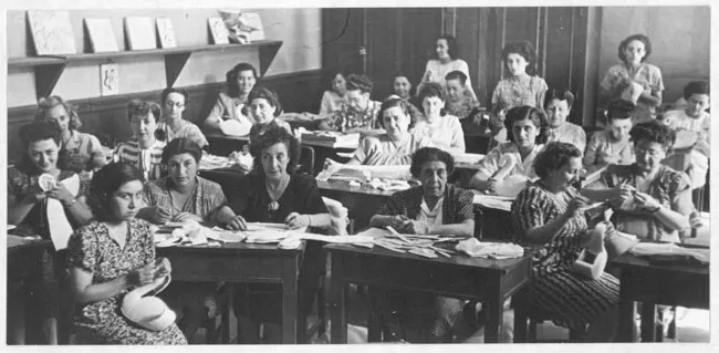 Mujer en sala de clases