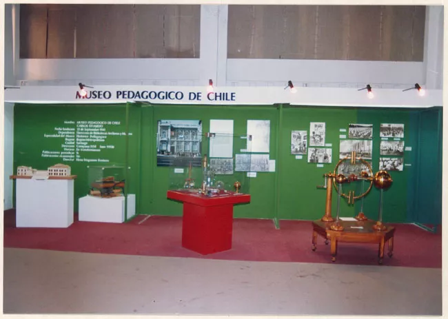 Panel de Exposición del Museo Pedagógico en Feria del Hogar 1985