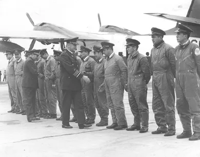 Comandante en Jefe de la Fuerza Aérea Señor Eduardo Jensen, felicita a Oficiales