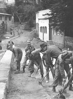 Soldados Chilenos en Trabajos Voluntarios