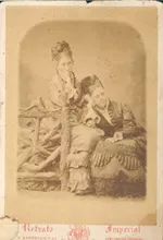 Retrato de Balbina Alamos González y una amiga