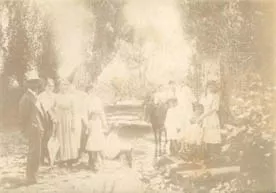 Elena Arancibia y otros