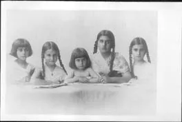Ximena Amunátegui Lecaros y hermanas