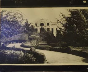 Parque con edificio