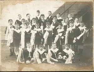 Alumnos del Colegio San Luis, Antofagasta, en su 1era Comunión