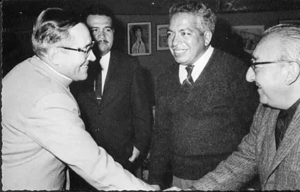 Saludos entre Andrés Sabella y R.P. Renato Hasche