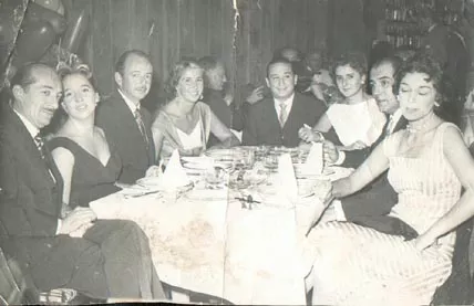 Grupo en una mesa