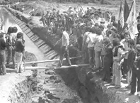Trabajos voluntarios en el canal de regadío de Rengo