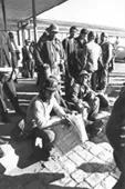 Mineros esperando turno
