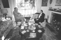 Presidente Aylwin recibe visitas en su casa