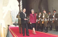 S.E. Con la Sra. Violeta Barrios de Chamorro, Presidenta de Nicaragua, el el palacio de la Moneda.