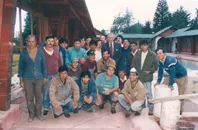 Presidente Aylwin Junto a Grupo de Trabajadores