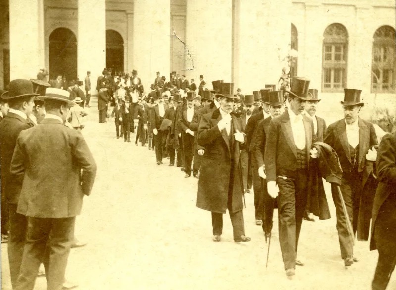 Salida de parlamentarios del congreso de Santiago