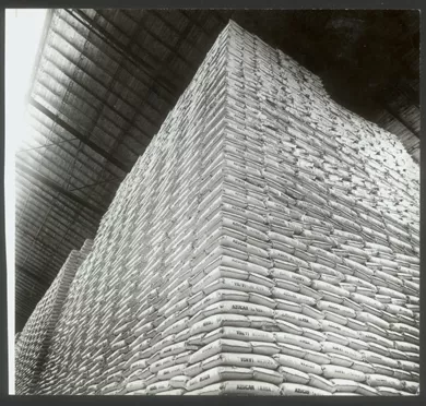 Sacos azucareros apilados