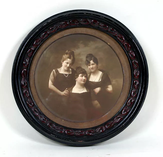 Josefina, Herminia y María Menéndez Behety