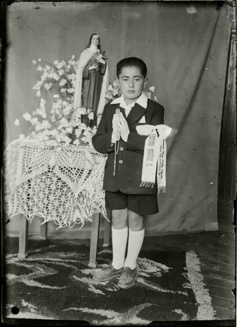 Hector Muñoz B. celebrando su Primera Comunión