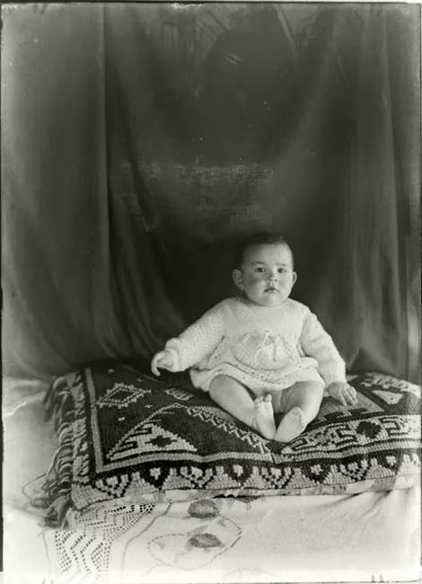 Dos retratos de un lactante de la Familia Alarcón