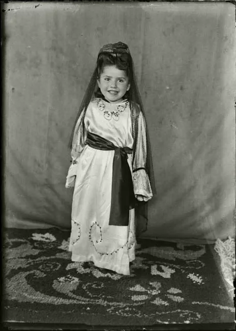 Retrato de niña disfrazada