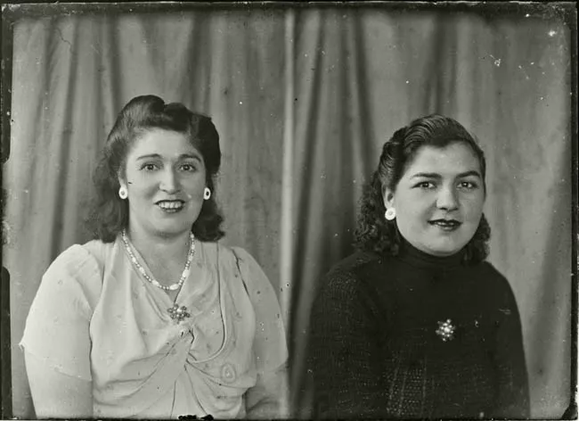 Dos retratos femeninos