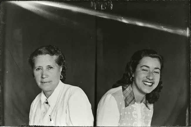 Dos retratos femeninos