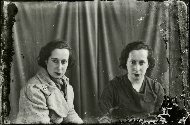 Dos retratos femeninos