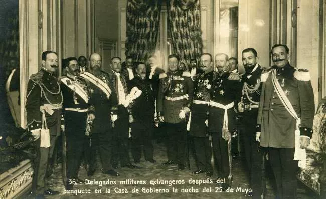 Delegados Militares Extrangeros Después del Banquete en la Casa de Gobierno la Noche del 25 de Mayo