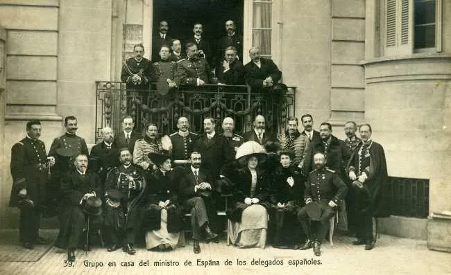 Grupo en Casa del Ministro de España de los Delegados Españoles