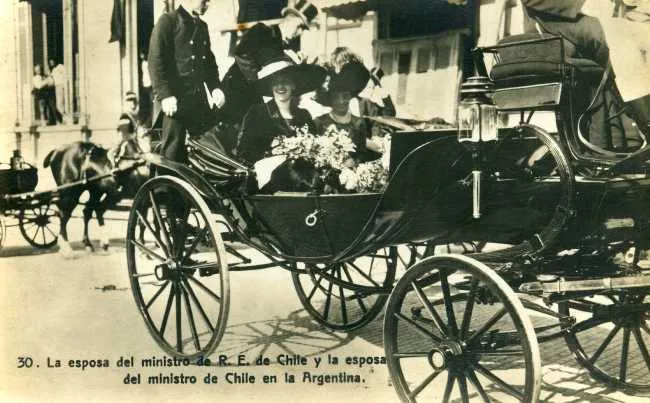 La Esposa del Ministro de R.E. de Chile y la Esposa del Ministro de Chile en la Argentina