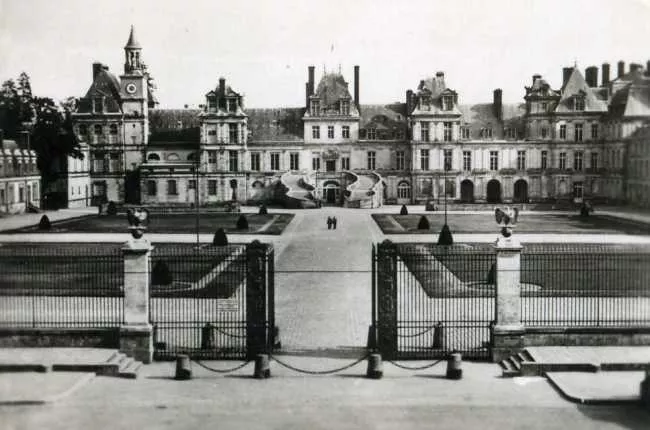 Palais de Fontainebleau. Facade et Cour des Adieux. The Moin Front and Farewell Court