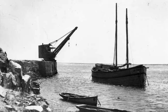 Falucho y Muelle de Constitución