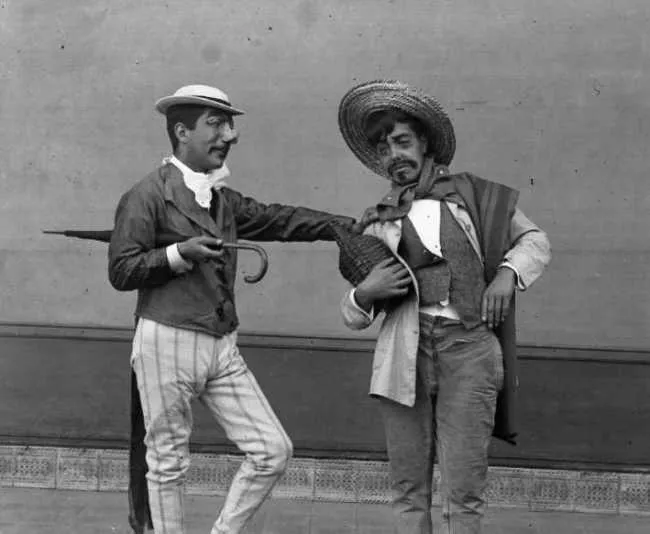 Retratop de Carlos Rojas Gatica y Alberto Rojas Rodríguez, disfrazados
