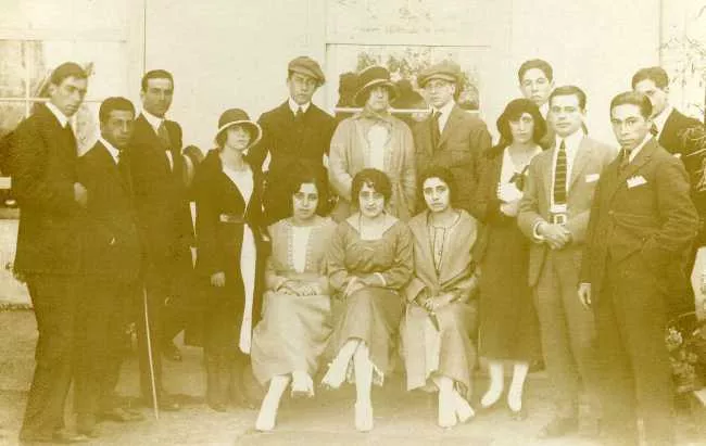 Retrato de Damas y Caballeros en Evento Social