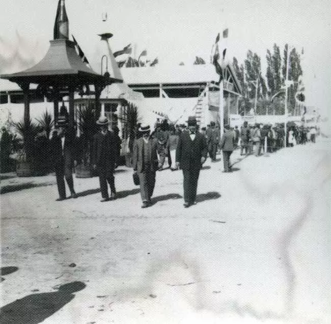 Grupo de Caballeros en la Exposición Agrícola e Industrial de Talca