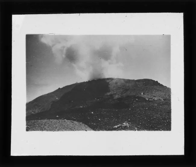 Paisaje cordillerano. Volcán