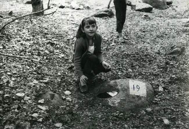 Niña en Sitio Arqueológico
