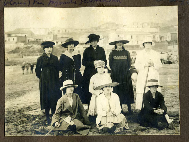 DOÑA GABRIELA RENARD INFANTE Y OTROS