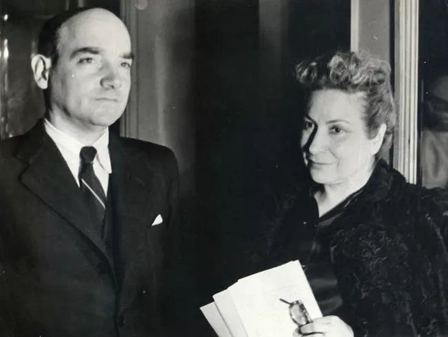 Don Eugenio Orrego con la actriz española Margarita Xirgú