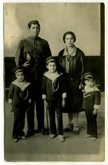 Retrato de Dona Rosa O. de Araya y familia