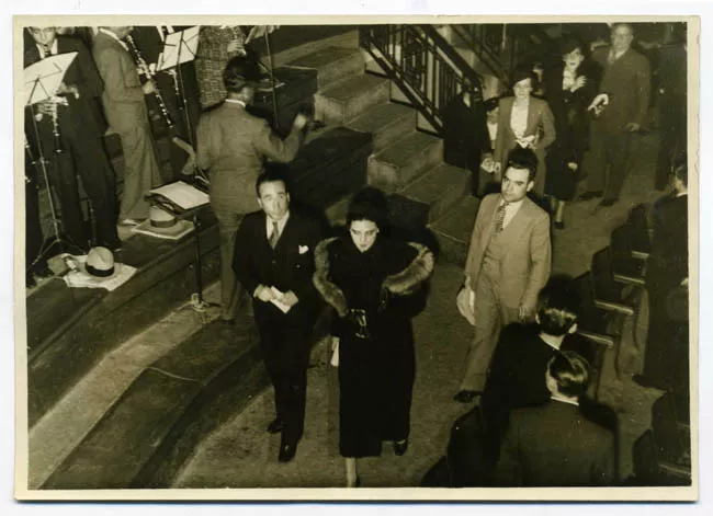 MANUEL BIANCHI GUNDIAN, EN UN TEATRO