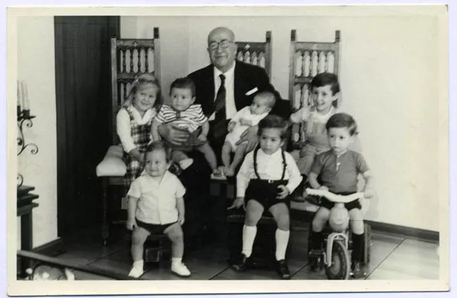 MANUEL BIANCHI GUNDIAN CON SUS NIETOS